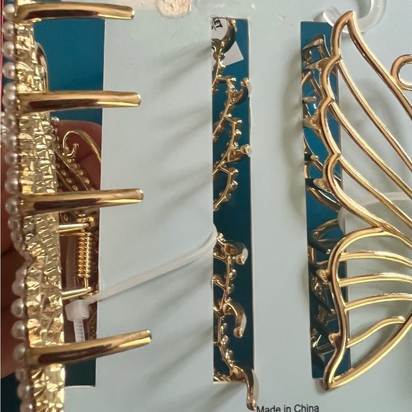 NEW  Sunday State gold and faux pearl butterfly hair clips claws Large 2 pack - Picture 6 of 9